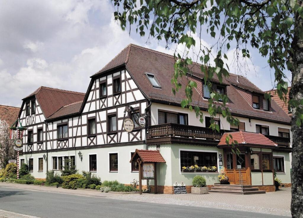 Landgasthof - Hotel Zum Stern Linden  Exterior photo